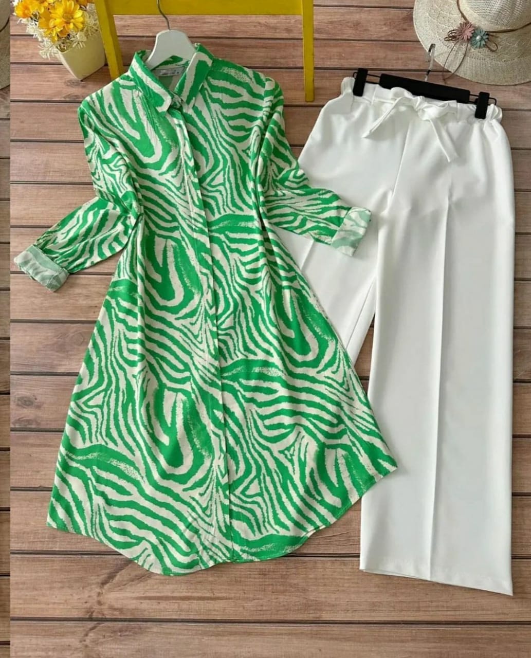 ZIGZAG PRINT GREEN RAYON TOP WITH CREAP PLAZZO