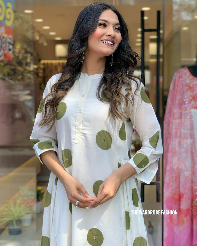 Women Whitw Ethnic Motifs  Kurta with Trousers & Dupatta