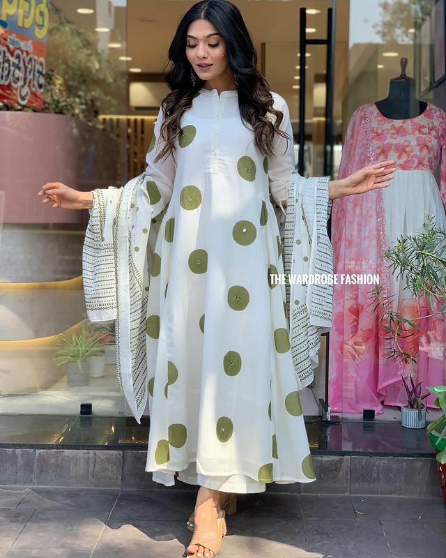 Women Whitw Ethnic Motifs  Kurta with Trousers & Dupatta