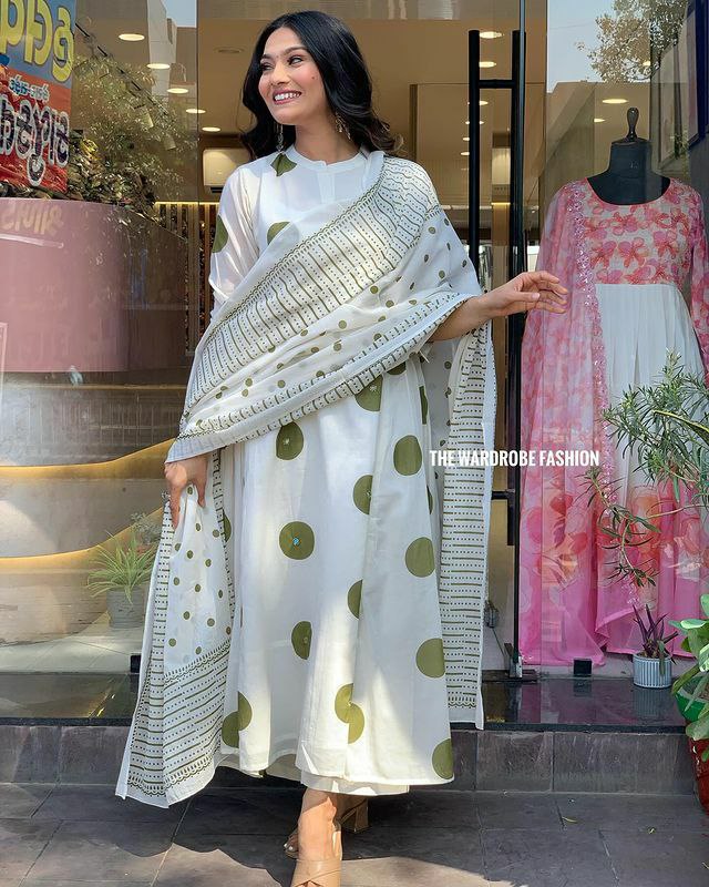 Women Whitw Ethnic Motifs  Kurta with Trousers & Dupatta