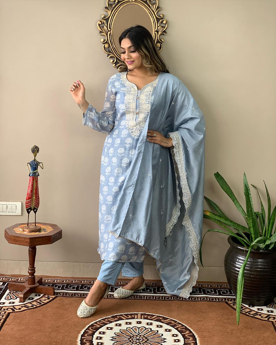 Women Floral Print Straight Kurta with Pants & Dupatta