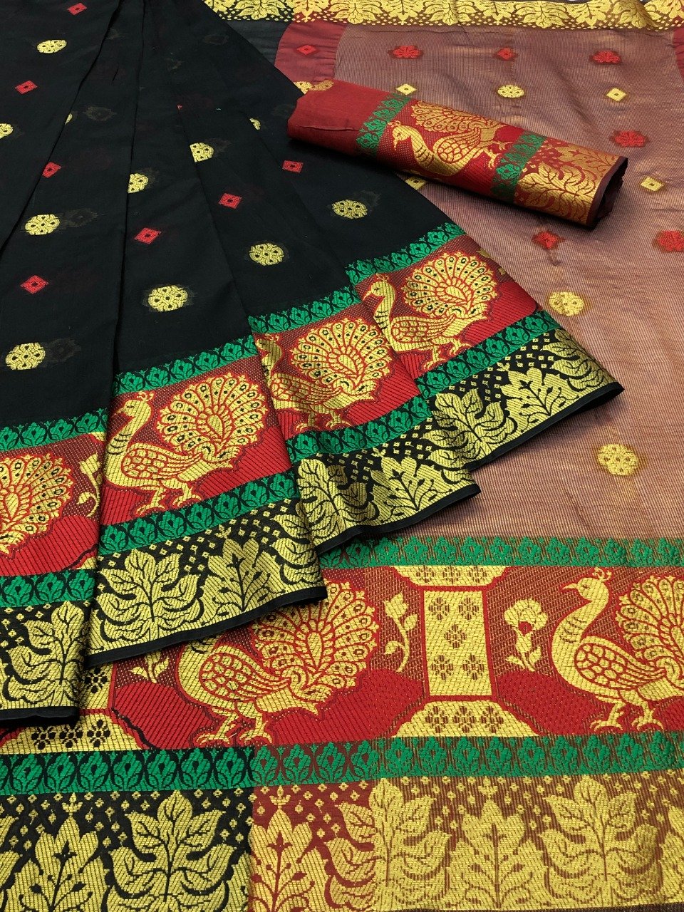 Women's Banarasi Silk Saree With Blouse Piece