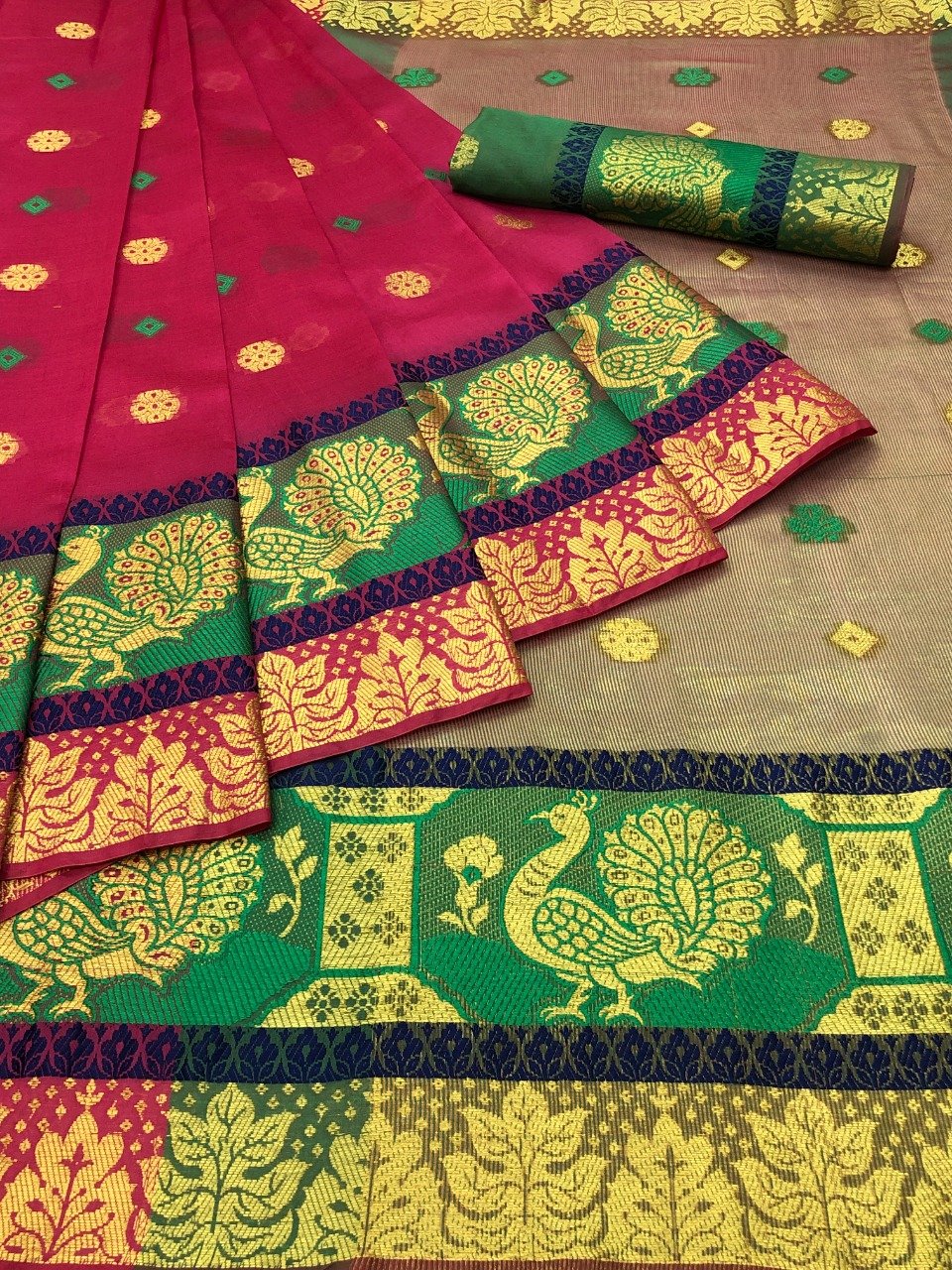 Women's Banarasi Silk Saree With Blouse Piece