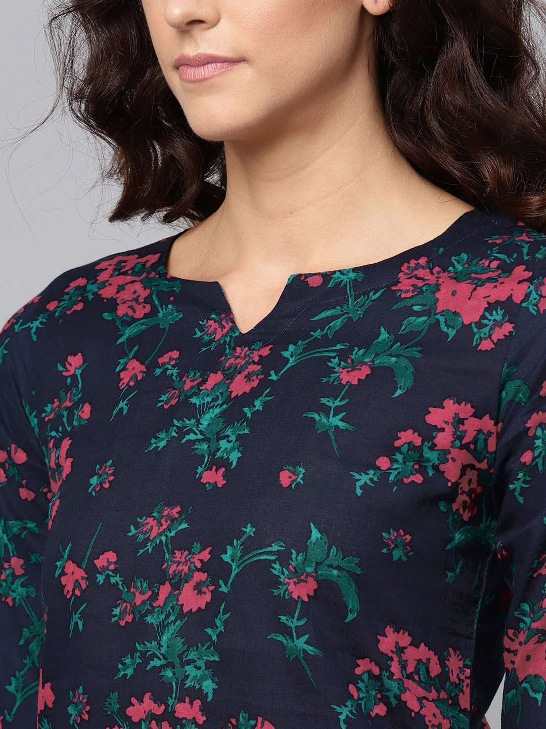 Women Navy Blue & Pink Floral Print Straight Kurta