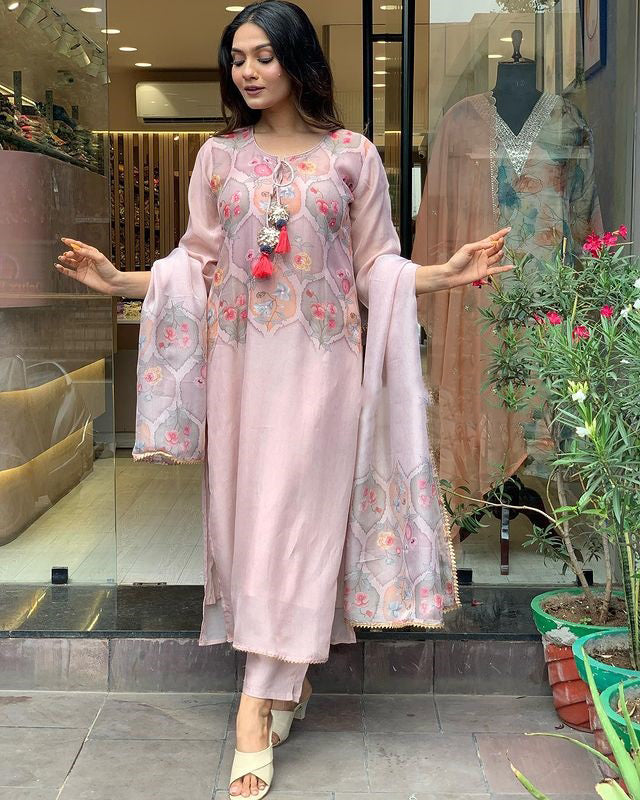 PINK MUSLIN DIGITAL PRINT WORK KURTA SET WITH ATTRACTIVE DUPATTA